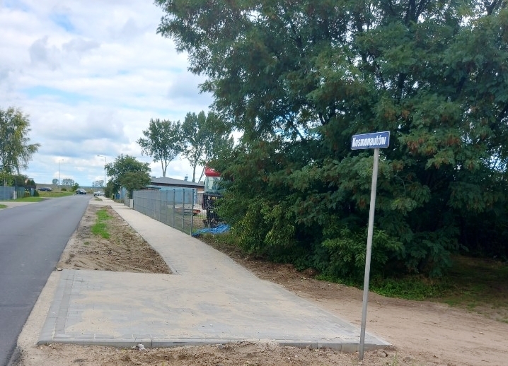 Ujęcie nowo wybudowanego chodnika przy ul. Kosmonautów w Święciechowie&nbsp;