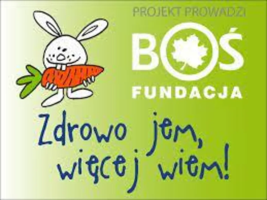 Logo projektu. Na zielonym tle biały króliczek z czerwoną marchewką wraz z tytułem projektu