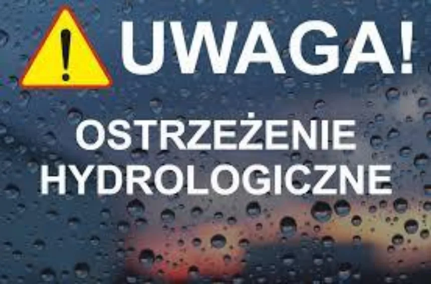 Baner z napisem UWAGA Ostrzeżenia hydrologiczne