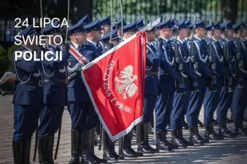 Na zdjęciu policjanci i napis 24 lipca Święto Policji