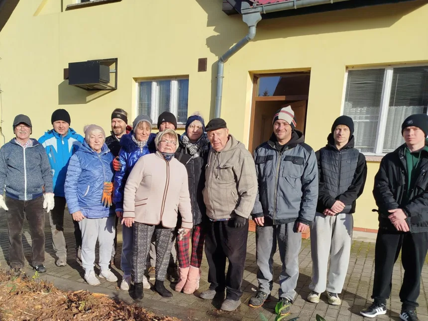 Zdjęcie grupowe osób uczestniczących w akcji ,, Zieleń ''