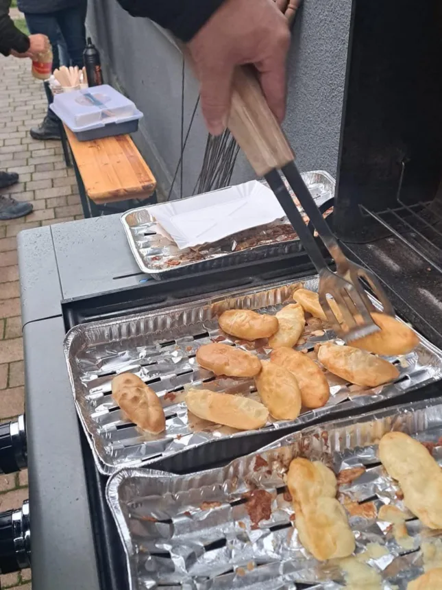 Zdjęcie oscypków na grillu