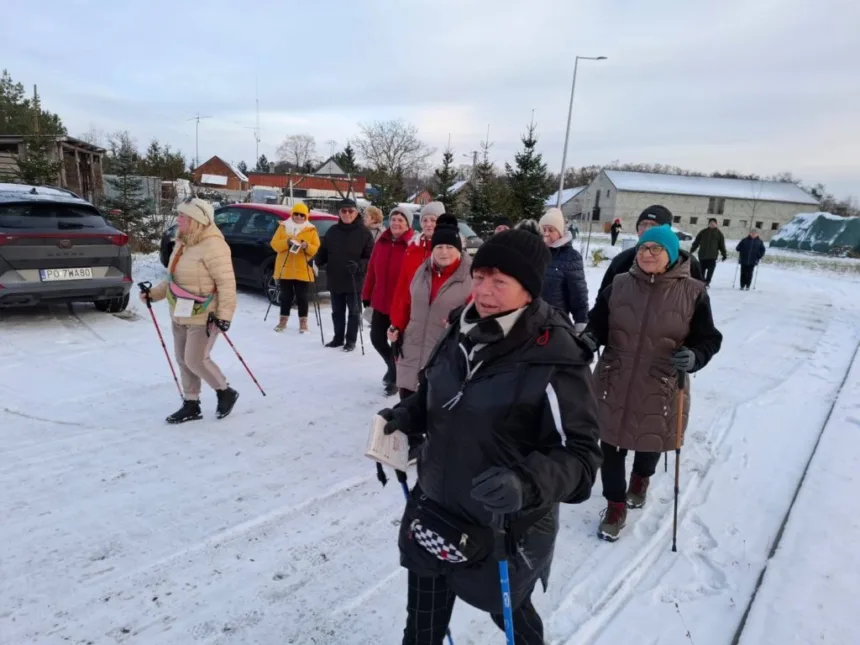 Zdjęcie uczestników wydarzenia podczas marszu