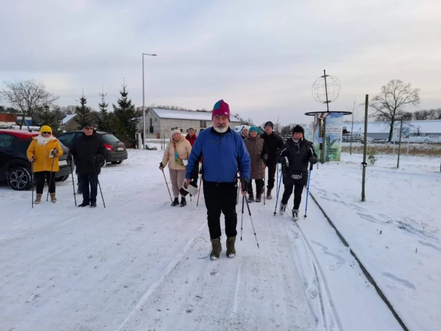 Zdjęcie podczas marszu z kijami