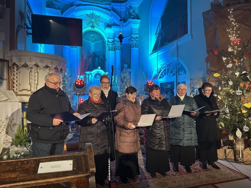 Zdjęcie Zespołu Śpiewaczego Karolinki podczas występu