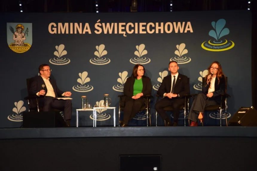 Zdjęcie osób uczestniczących w panelu