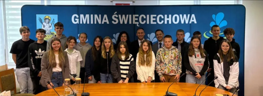 Zdjęcie przedstawia wszystkich uczestników gminnego etapu konkursu